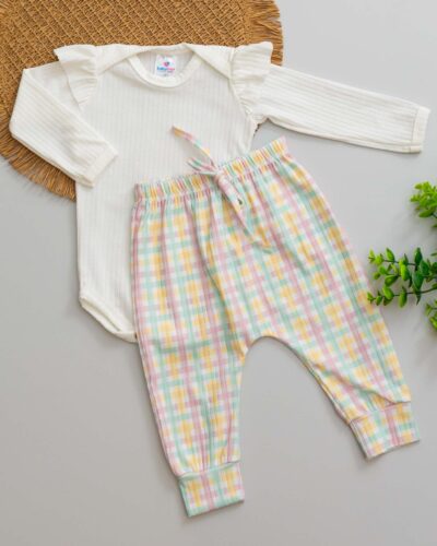 Conjunto Body Babado Off e Calça Bebê Canelada Estampada Xadrez Rosa