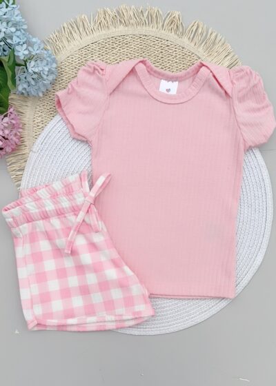 Conjunto Blusa Rosa Manga Bufante e Shorts Quadriculado