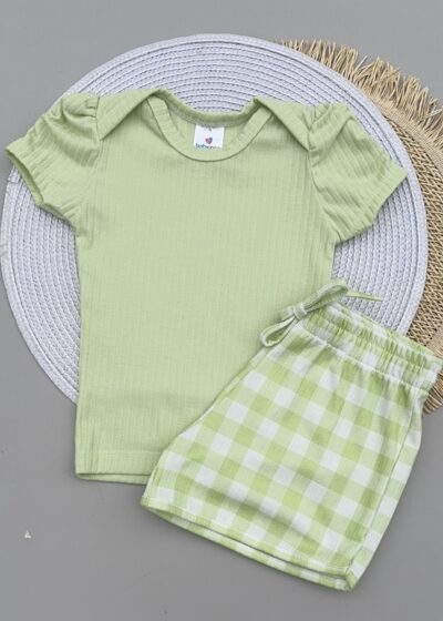 Conjunto Bebê Blusa Verde Manga Bufante Canelado Shorts Quadriculado