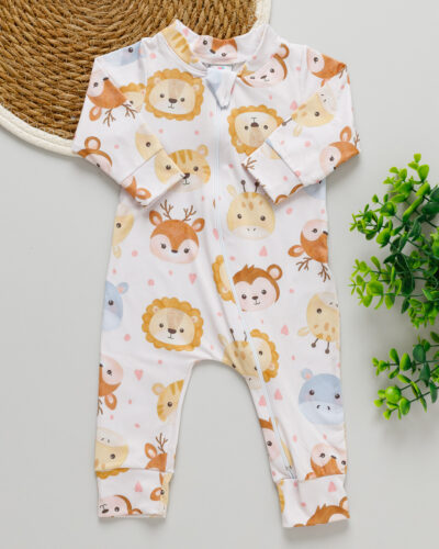Macacão Bebê Térmico Bege Estampado Bichinhos Coração