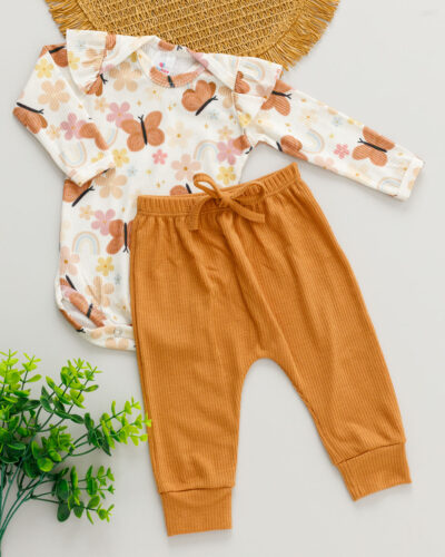 Conjunto Body Babado Estampado Borboleta e Calça Bebê Marrom