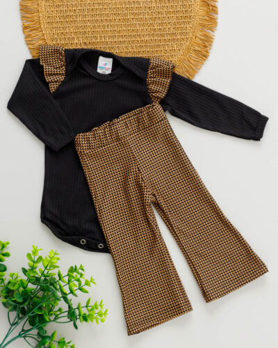 Conjunto Body Babado e Calça Flare Bebê Preto com Caramelo